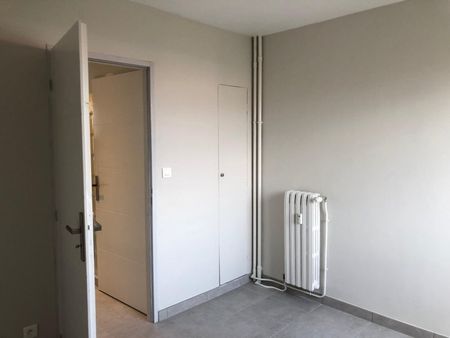 Location Appartement 3 pièces 53m² TROYES 10000 - Photo 4