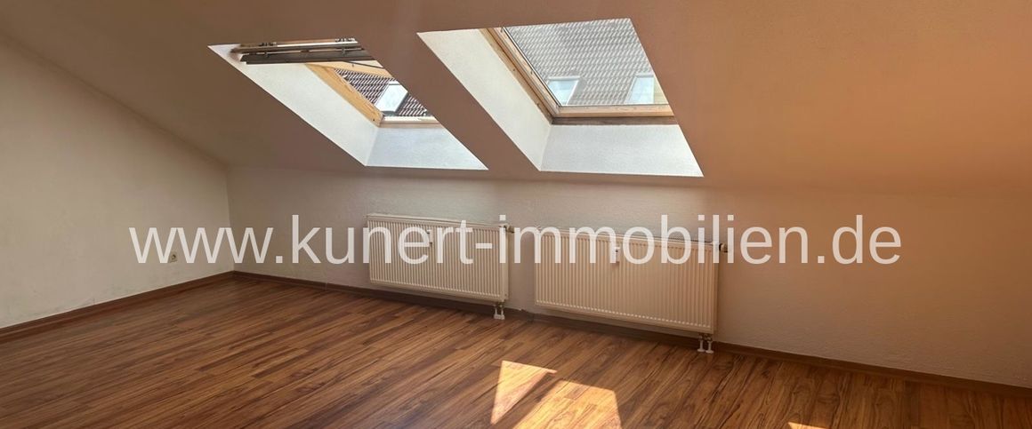 2-Zimmer-Dachgeschoßwohnung mit herrlichem Ausblick im halleschen Medizinerviert ... - Foto 1