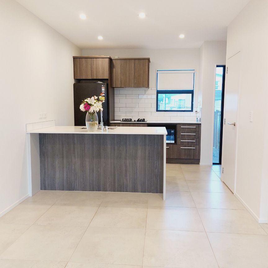 Lock and Leave Living in Flat Bush - Photo 1