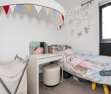 4 bedroom end of terrace house to rent - Photo 4