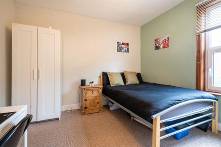 4 bedroom terraced house to rent - Photo 2