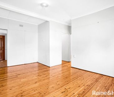 Well Presented & Centrally Located - Photo 1