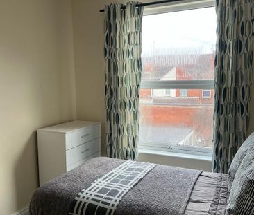 Manor Court Road, Nuneaton, CV11 5HQ - Photo 1