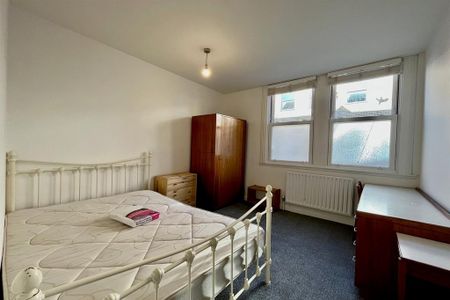 3 bedroom apartment to rent - Photo 3