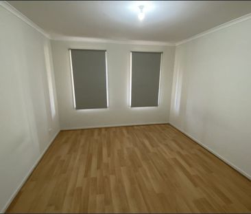 4 Bedroom Property in Davoren Park - Photo 3