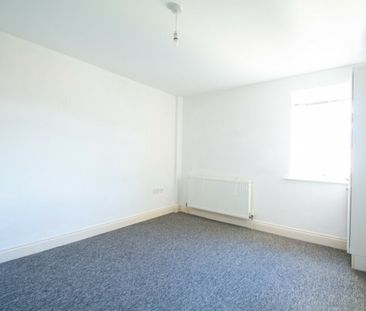 2 Bed Flat on Wimborne Road - Photo 1