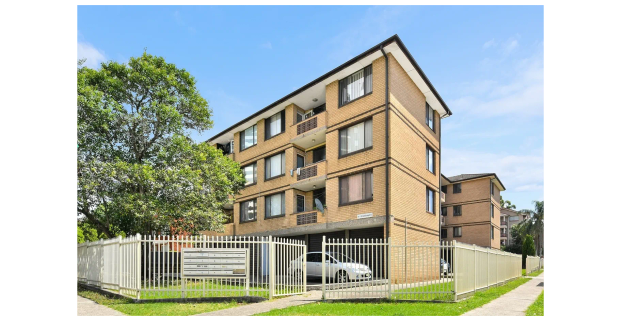 Beautifully Renovated FIRST level apartment in the heart of Liverpool! - Photo 1