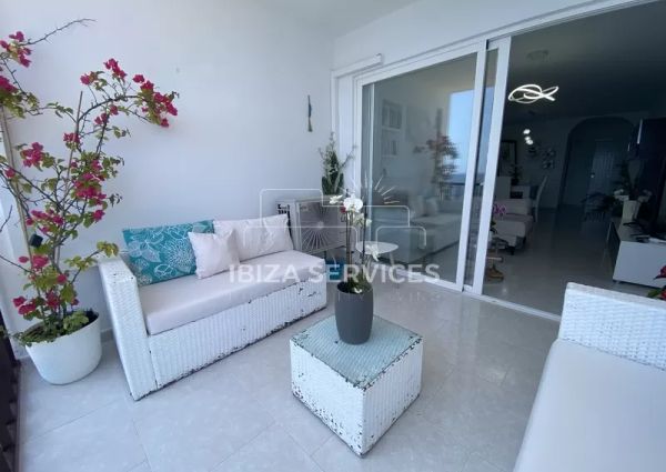 Sea front apartment of 2 bedrooms to rent in Es Vive, Ibiza