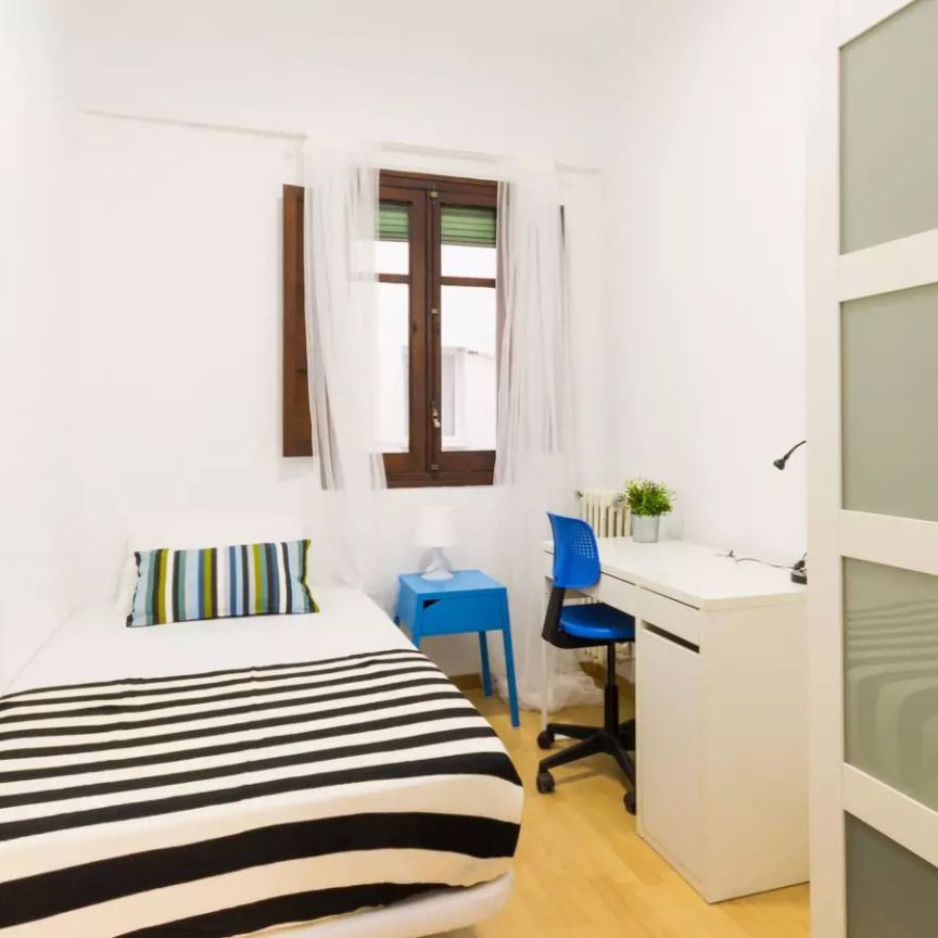 Room in a shared 6-bedroom apartment for rent in Palos de Moguer, suitable for students and professionals - Photo 1