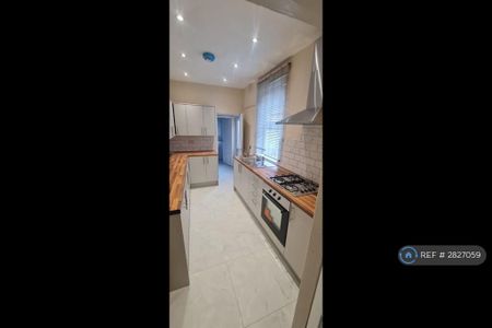 3 bedroom terraced house to rent - Photo 5