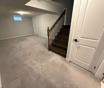 For Lease - 25 Sutcliffe Dr Drive, Whitby, Ontario - Photo 6