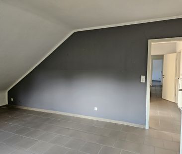 Moderne Dachgeschosswohnung in ruhiger Lage - Photo 2