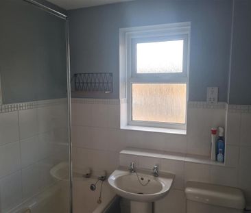 2 bedroom end of terrace house to rent - Photo 4