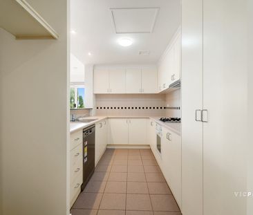 LOCATION! SIZE! LIFESTYLE! RENOVATED! - Photo 6