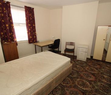 4 bedroom private hall to rent - Photo 4