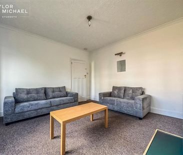 5 bedroom semi-detached house to rent - Photo 2