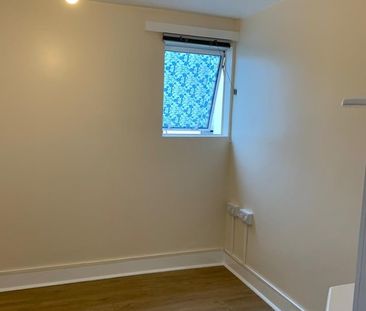 Studio Flat, High Street North, E12 - Photo 2