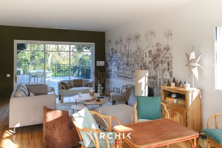 Architecture Basco-Landaise des années 30, cette maison familiale de 180 m2 est bâtit sur un beau terrain arboré de 1054 m2, dans le quartier des Abatilles, à proximité du Moulleau. - Photo 4