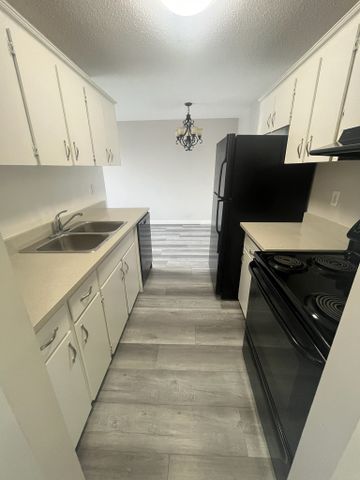 Palisades Manor - Photo 2