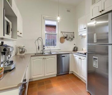 21 Normanby Road, Caulfield North VIC 3161 - House For Rent | Domain - Photo 6
