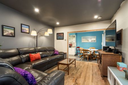 Charming Rancher With Basement - Photo 2