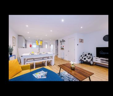 3 Bed Flat, Castle Irwell, M6 - Photo 2