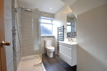 4 bedroom semi-detached bungalow to rent - Photo 3