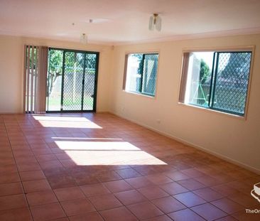 Beautiful Family Home in Sunnybank Hills - $850 Weekly Including Wa... - Photo 4