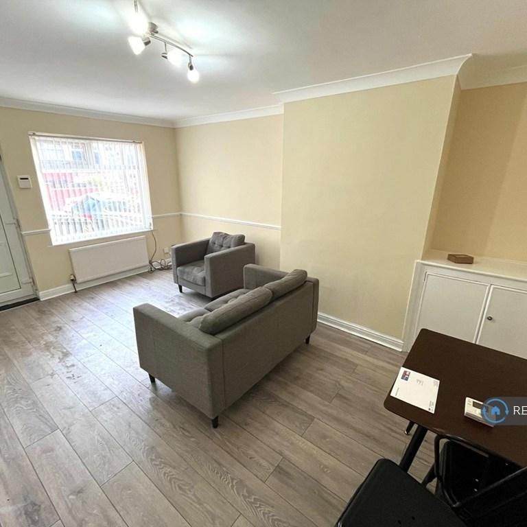 2 bedroom terraced house to rent - Photo 1