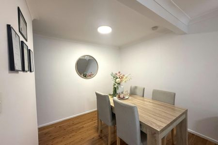 SPACIOUS FOUR BEDROOM TOWNHOUSE - Photo 2