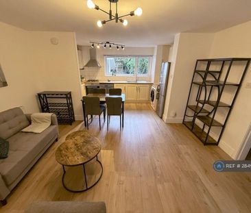 3 bedroom flat to rent - Photo 4