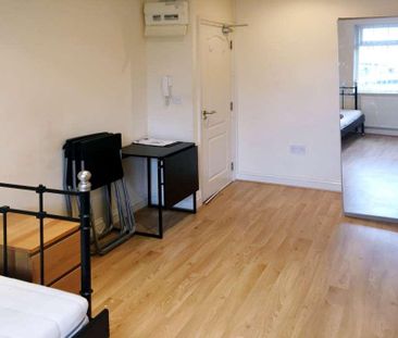 Studio to rent - Photo 2