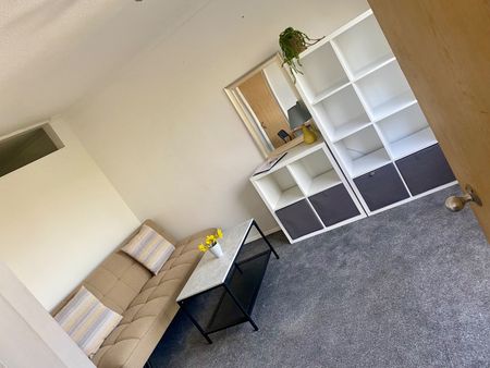 1 Bed Flat, Newton Park Court, LS7 - Photo 2