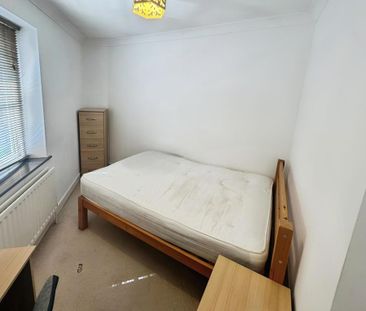 4 bedroom end of terrace house to rent - Photo 5