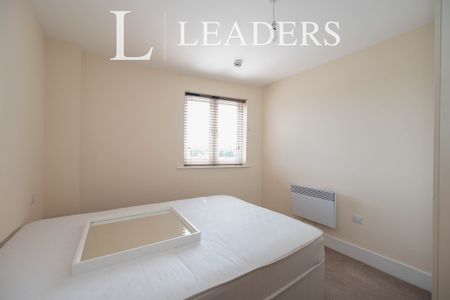 2 bedroom apartment to rent The Roundhouse, Gunwharf Quays Portsmouth, Hampshire, PO1 - Photo 3