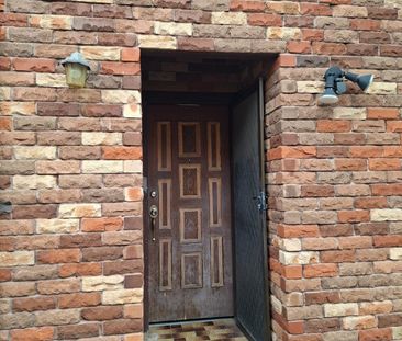 Comfortable Private Bedroom - INCLUDED WATER AND ELECTRICITY BILLS - Photo 6