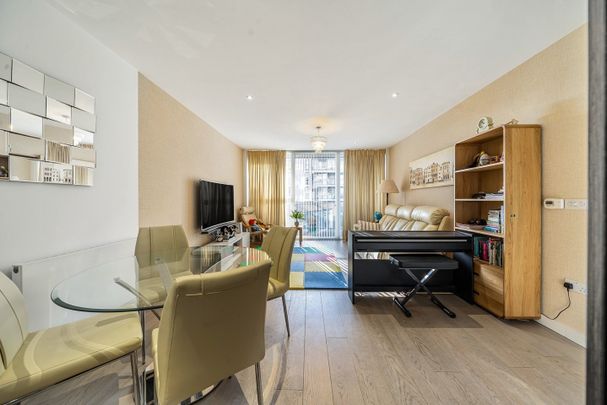 2 Bed Flat, Granite Apartments, SE10 - Photo 1