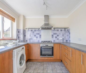 2 bedroom semi-detached house to rent - Photo 6