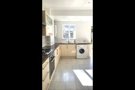 4 Bed Terraced House, Enfield Road, BS16 - Photo 5