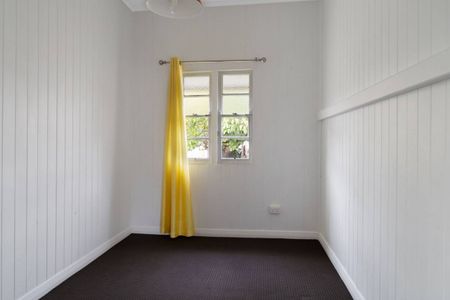 Tucked away in a quiet street in Wilsonton - Photo 3