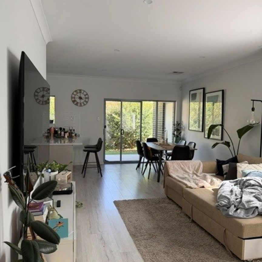 Modern, Low-Maintenance Living in Oaklands Park - Photo 1