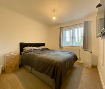 3 bedroom Semi-Detached House to let - Photo 4