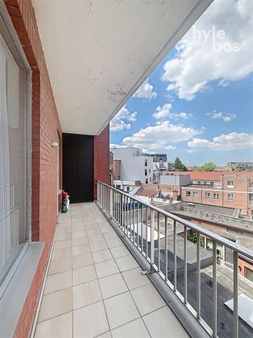 Centraal gelegen, ruim 3 slaapkamer appartement - Foto 4