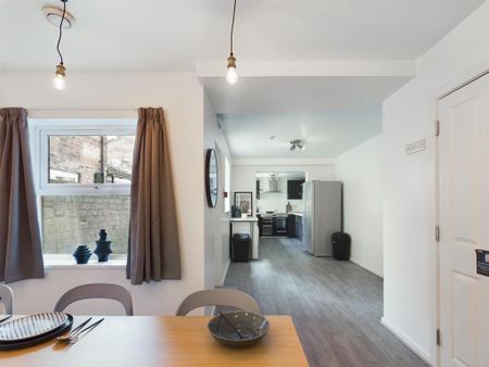 6 bedroom house to rent - Photo 5