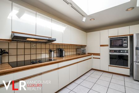 None in West Vancouver, BC - Photo 3