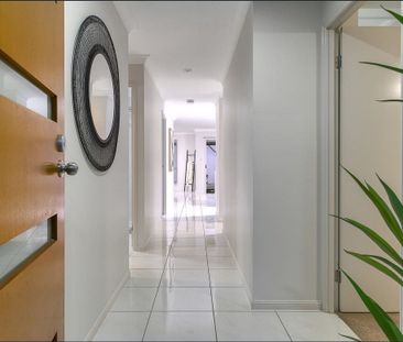 Charming, Cozy Bungalow Living - Photo 1
