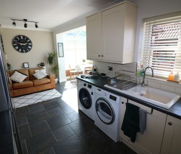 19 Hymers Close - Photo 2