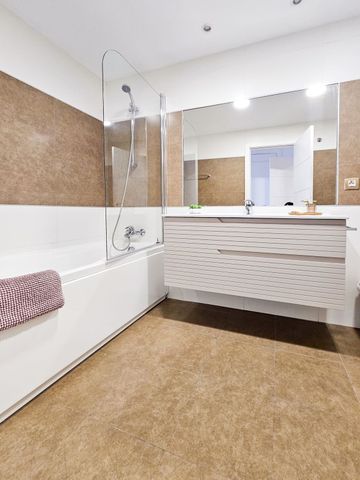 Apartment in Benahavís, Costa del Sol - Photo 3