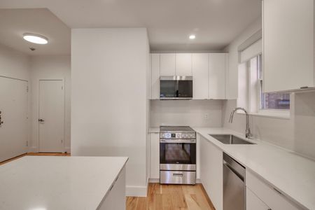 4930 Queen Mary Road - Photo 3