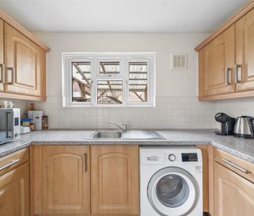 3 bedroom flat to rent - Photo 6